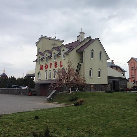 Formula Plus Motel Luck Exteriér fotografie